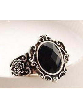 Antique Design Ring With Black Stone